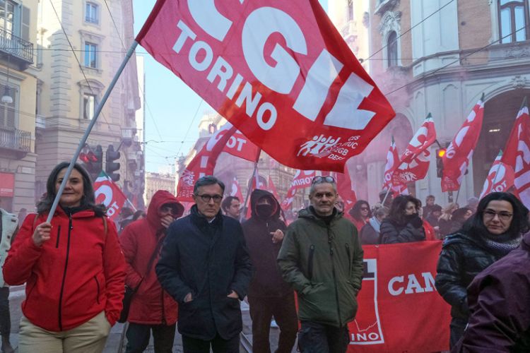 İtaliyada 2026-cı il dövlət büdcəsi layihəsinə qarşı  etirazlar keçirilir