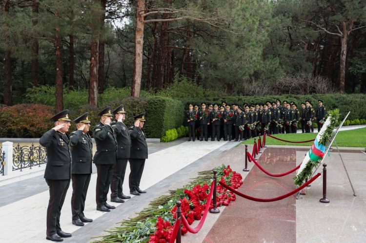 Dövlət Xidmətinin əməkdaşları Ulu Öndərin xatirəsini yad edib - FOTO