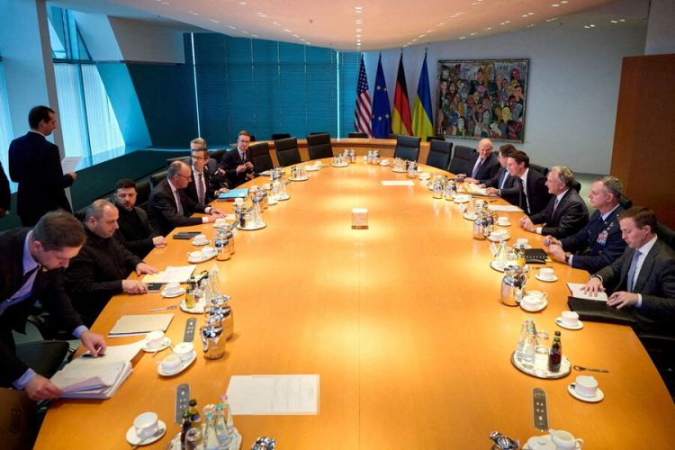 Zelenski qoşunları Donbasdan çıxarmaq təklifinə "yox" demədi - "Reuters"