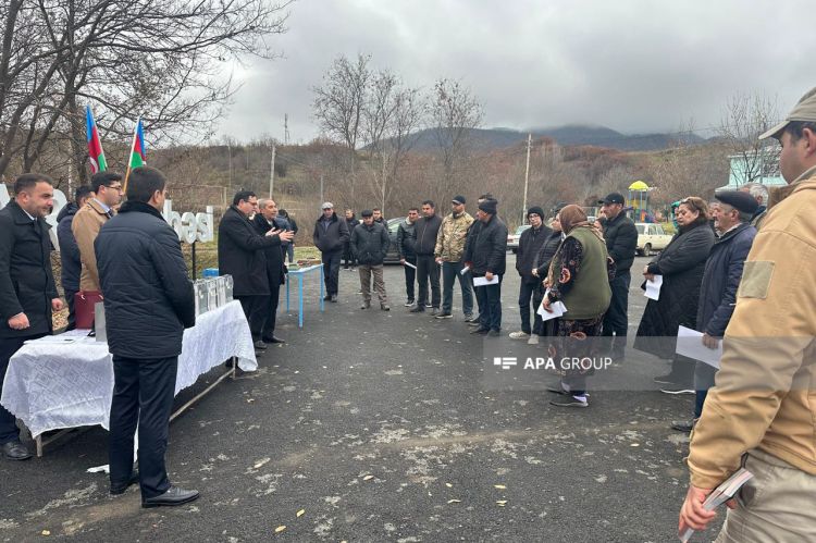 Növbəti köç Xocavəndin Qırmızı Bazar qəsəbəsinə çatıb, açarlar təqdim edilib-  YENİLƏNİB - FOTO