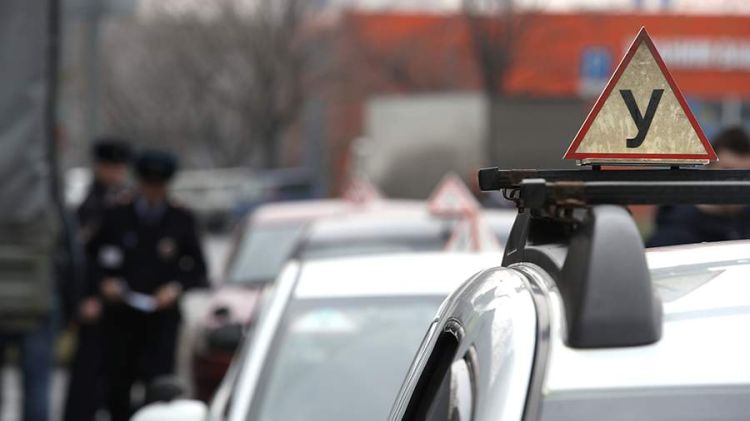 Moskvada sürücülük məktəbində bıçaqlı hücum olub