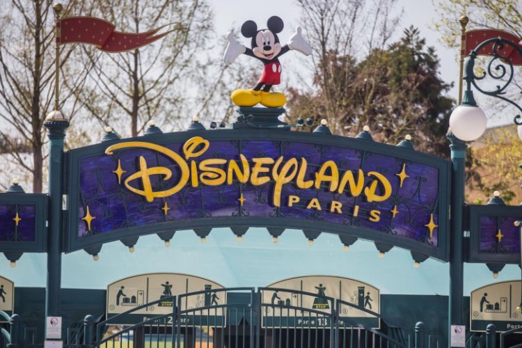Parisin "Disneyland"i zibil içində qalıb