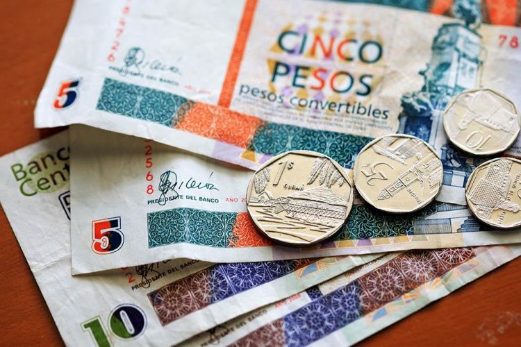 Kuba üzən məzənnəyə keçdiyini elan etdi