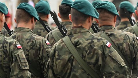 Polşa fəal şəkildə müdafiəyə hazırlaşır - KİV