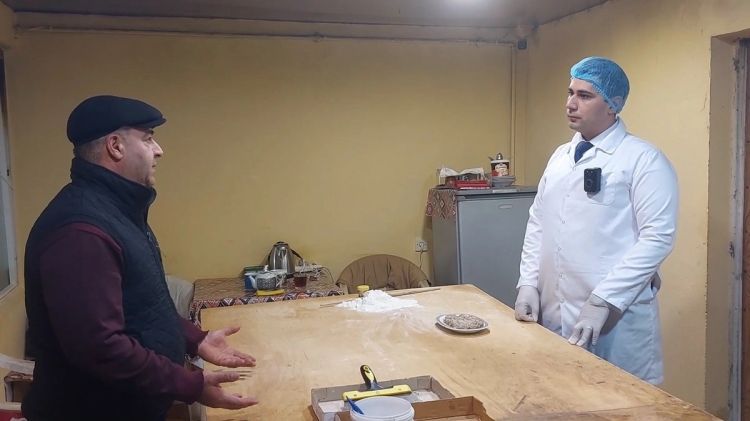 AQTA Sumqayıtda "dəvə qutabı" satan obyektlərdə reyd keçirdi - VİDEO