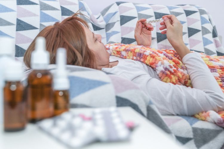 Virus infeksiyası zamanı xəstəliyi ayaqüstə keçirmək olmaz - İnfeksionist