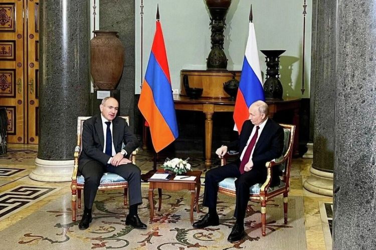 Putin və Paşinyan Sankt-Peterburqda görüşüb