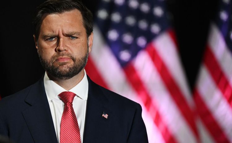 ABŞ-nin vitse-prezidenti xanımını tənqid edənlərə  kobud cavab verib