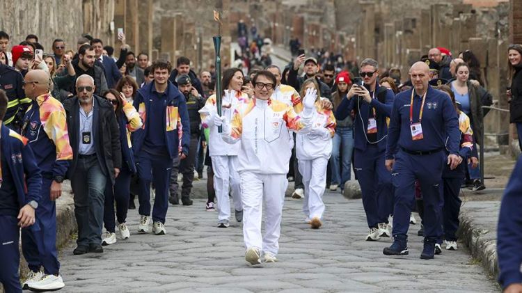 Ceki Çan Olimpiya məşəli estafetində iştirak etdi - VİDEO