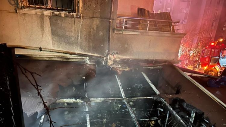 İstanbulda mağazada yanğın olub