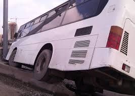 Qaradağda sərnişin avtobusu qəzaya uğrayıb: ölən və yaralananlar var