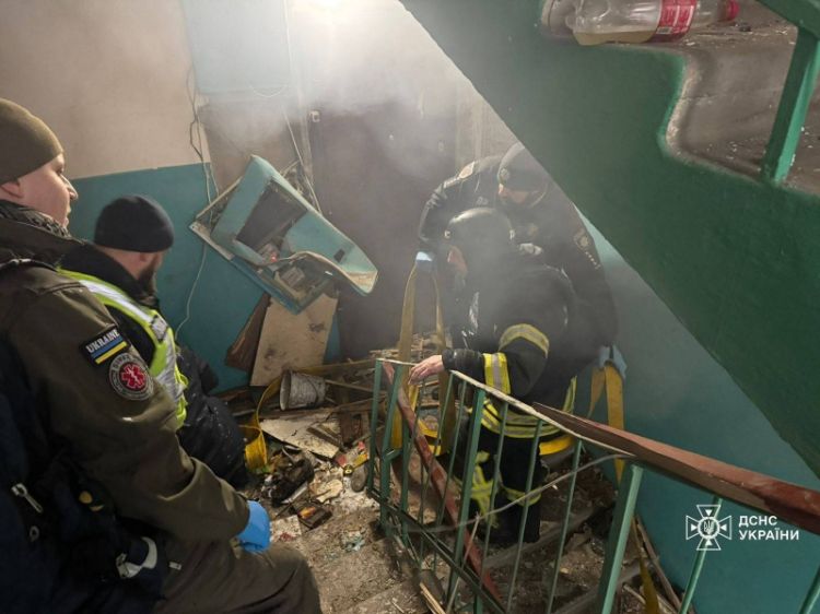 Çerniqovda dron zərbəsindən sonra aralarında uşaq olmaqla xəsarət alanların sayı artıb - FOTO