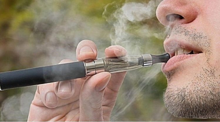 Gələn ilin aprelindən Azərbaycanda elektron siqaretlərin satışı və istifadəsi qadağan ediləcək