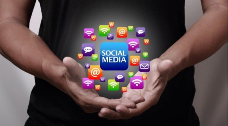 Sayt və sosial şəbəkədə cəmiyyətə açıqca hörmətsizlik hərəkətlərinin qadağası son oxunuşda qəbul edilib