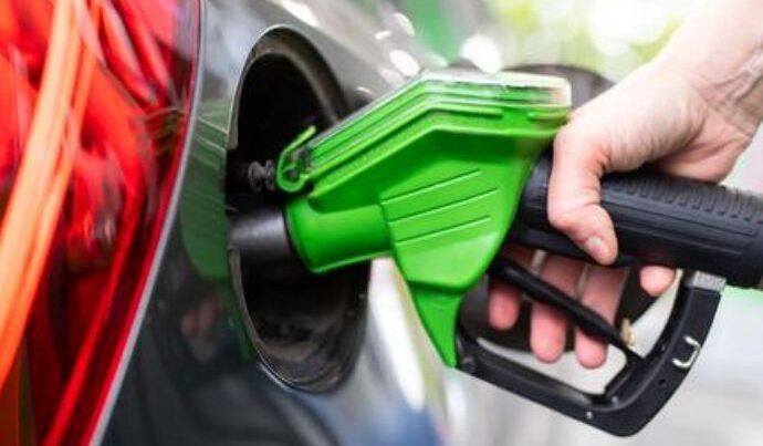 Aİ-92 markalı benzinin 1 litrinin qiyməti 5 qəpik, dizelin qiyməti 10 qəpik qaldırılıb