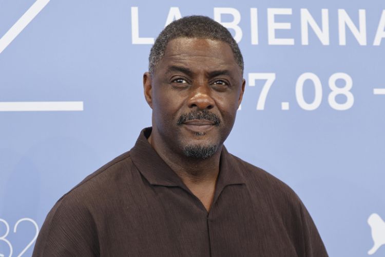 Britaniyalı məşhur aktyor cəngavər tituluna layiq görülüb