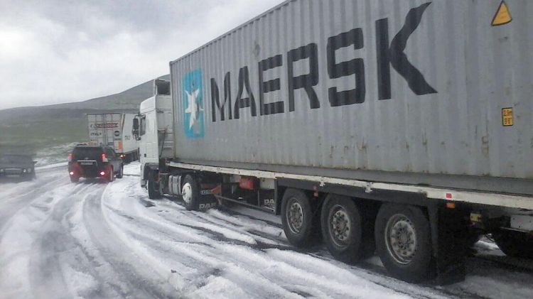 Gürcüstan Ermənistanla sərhəd yolunu  bağladı