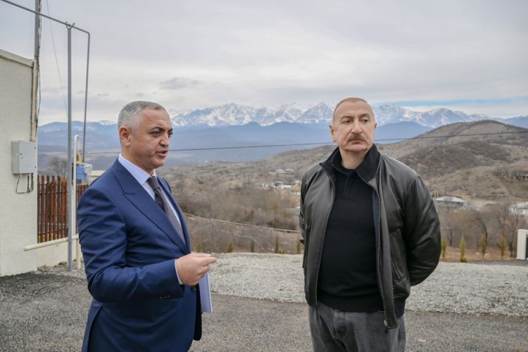 Prezident Ağdərənin Heyvalı kəndində görülmüş işlərlə tanış olub - FOTO