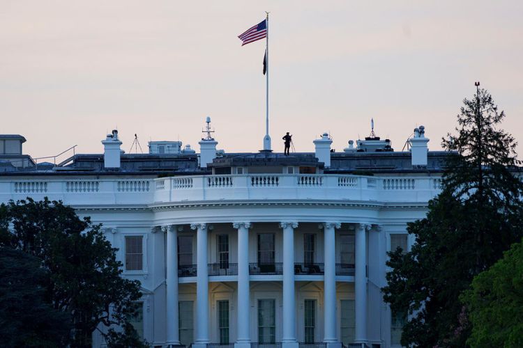 Danimarka və Qrenlandiya rəsmiləri Ağ Evi vaxtından əvvəl  tərk ediblər