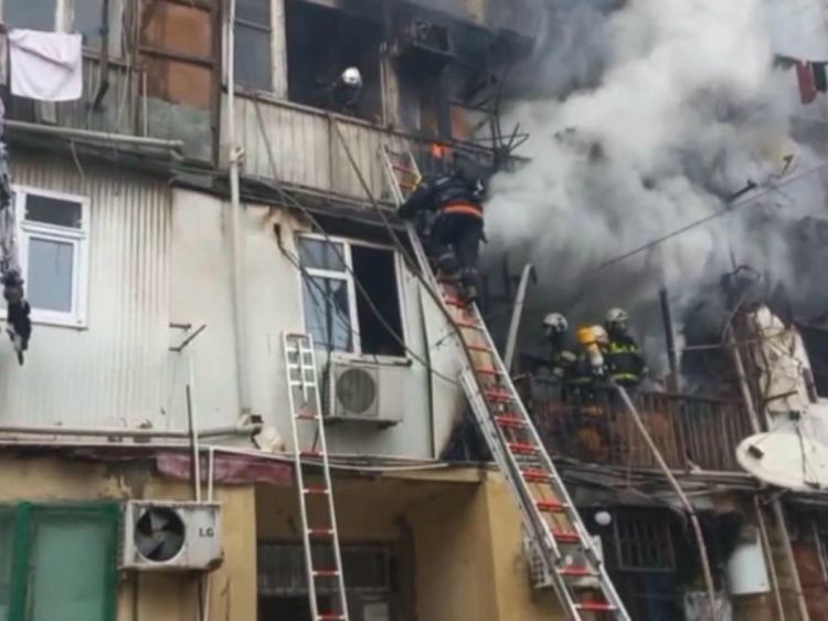 Binəqədidəki yanğında 13 məcburi köçkün ailəsinə ziyan dəydi