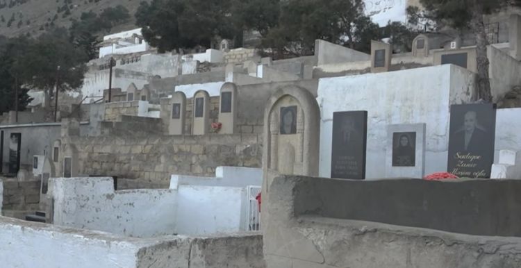 Zibil poliqonunu xatırladan qəbiristanlıqlar niyə təmizlənmir? - VİDEO