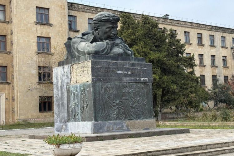 Cəfər Cabbarlının büstünün restavrasiyasına başlanılıb