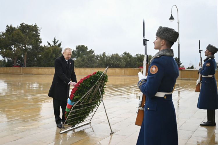 Prezident İlham Əliyev 20 Yanvar şəhidlərinin xatirəsini yad edib - FOTO