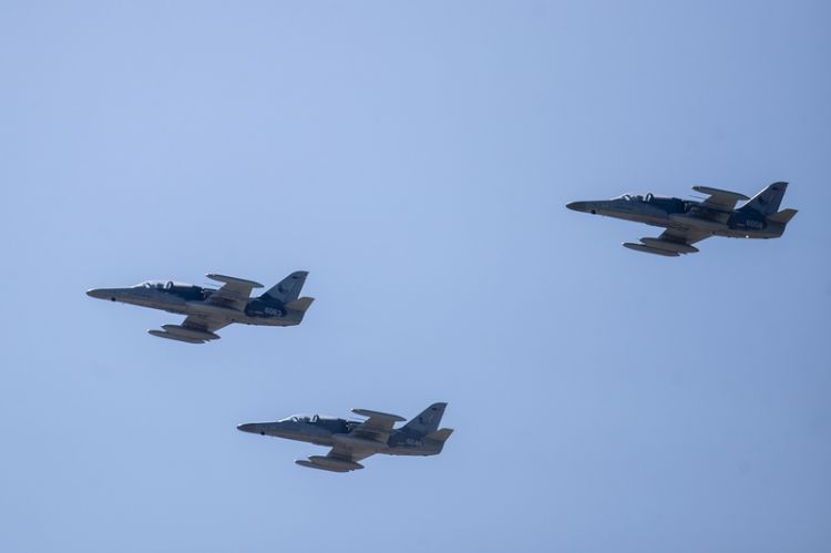 Ukraynaya qırıcı təyyarələrin verilməsi sual altındadır: Çexiyada  siyasi mübahisə