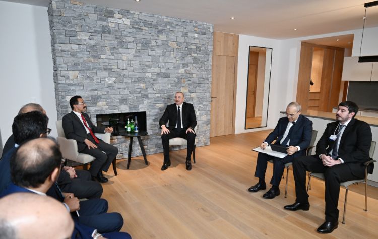 İlham Əliyev Davosda “DP World” şirkətlər qrupunun sədri və icraçı direktoru ilə görüşüb
