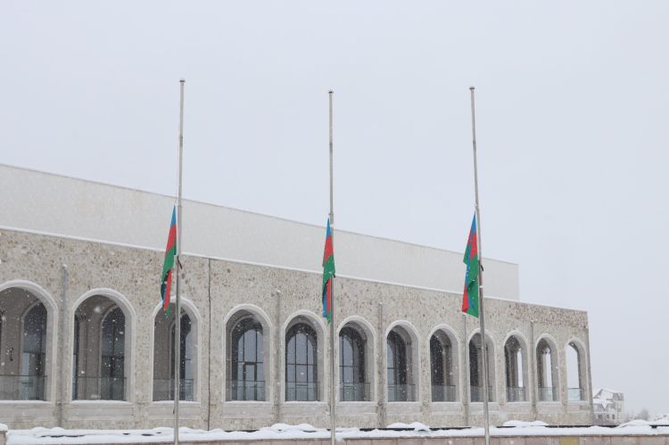 Xankəndi, Xocalı və Ağdərədə bayraqlar yarıyadək endirildi - FOTO