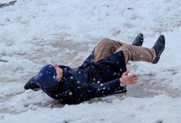 Səhiyyə Nazirliyi: Qarlı havaya görə 15 nəfər xəsarət alıb