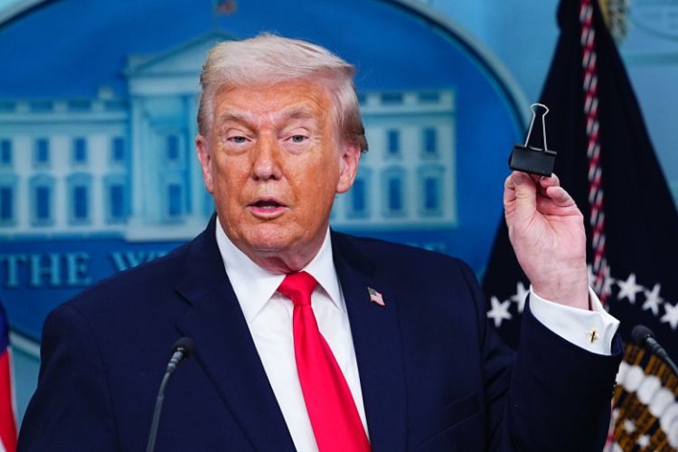 Tramp əla saatlarına görə  İsveçrəni tərifləyib