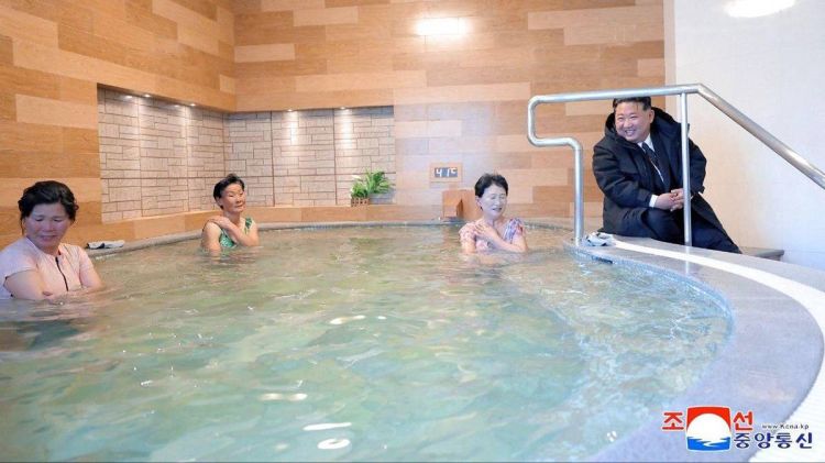 Kim Çen Inın hamamdan görüntüləri yayılıb - FOTO