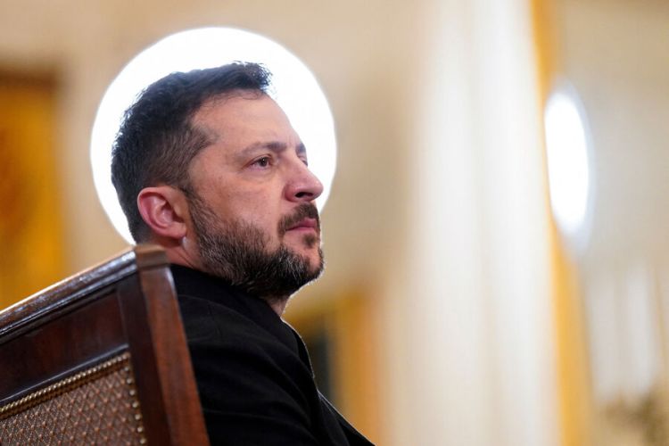 Mənə saatbasaat hesabat verirlər - Zelenski