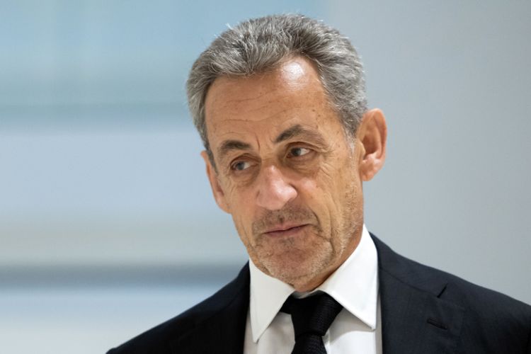 Sarkozi məhkəmədən elektron qolbağın çıxarılmasını tələb edib