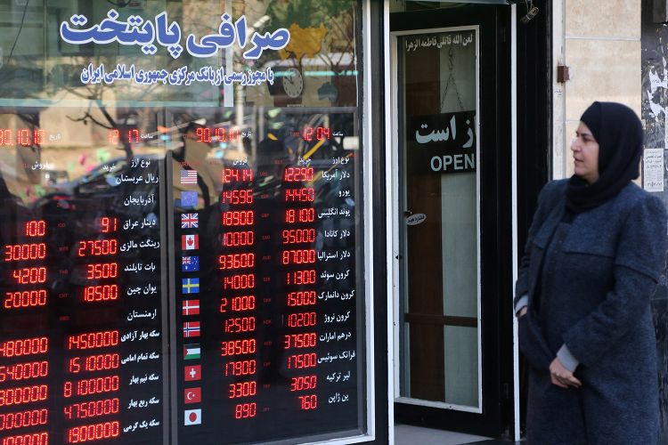 İran rialı rekord səviyyədə aşağı düşüb