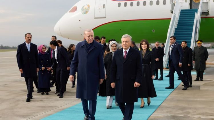 Şavkat Mirziyoyev və həyat yoldaşı Ankarada belə qarşılandı - VİDEO