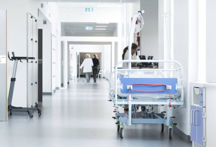 Əmisi tərəfindən balta ilə vurulan azyaşlının vəziyyəti açıqlandı