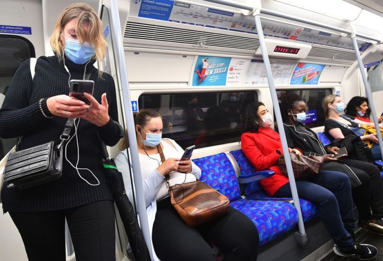 Moskva metrolarında mobil telefonlar yoxlanılacaq