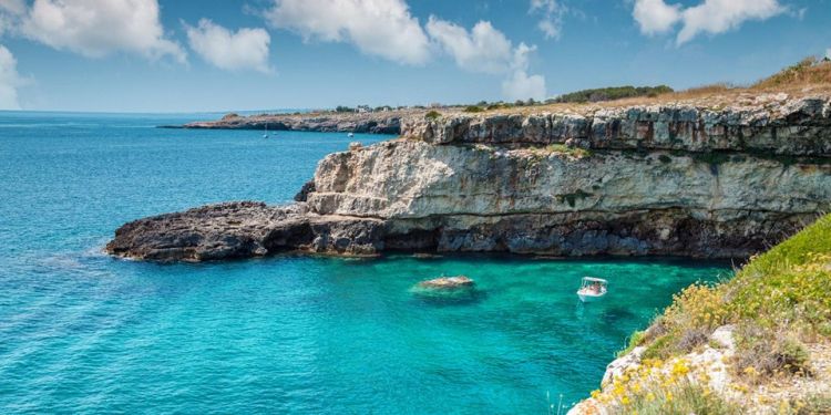 İtaliyada qədim Roma gəmisinin qalıqları aşkarlanıb