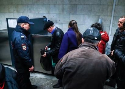 Moskvada hüquq-mühafizə orqanları metro sərnişinlərinin telefonlarını və noutbuklarını yoxlaya biləcəklər