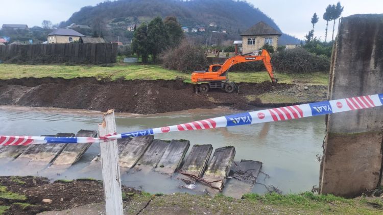Astarada torpaq sürüşməsi olub - FOTO