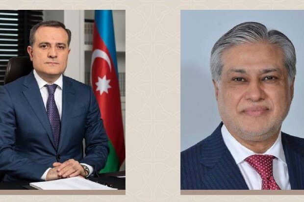 Ceyhun Bayramov pakistanlı həmkarı ilə İslamabaddakı partlayışdan sonrakı vəziyyəti müzakirə edib