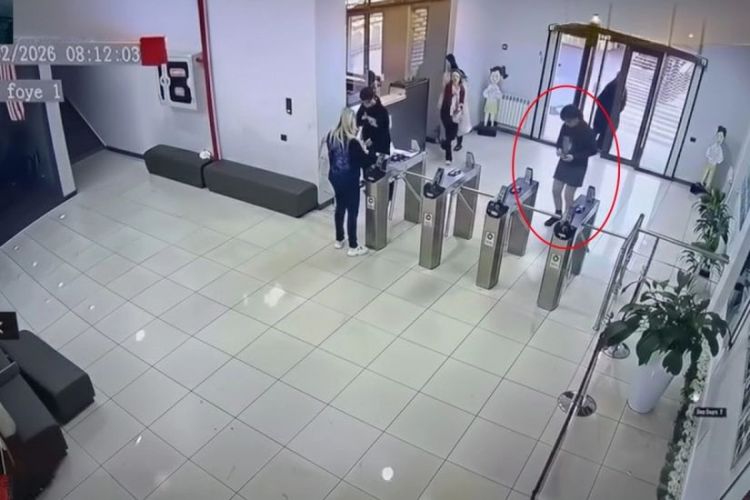 "İdrak" liseyində şagirdi tərəfindən güllələnən müəllimənin atası: "Boynundan 16 qırma çıxarılıb" - VİDEO