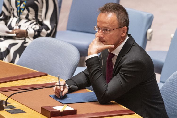 Siyarto Ukraynada məcburi səfərbərliyə görə sanksiyalar tələb edib