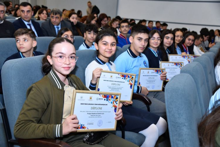 Müsabiqə və olimpiada qalibləri mükafatlandırılıb - FOTO