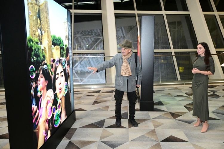 Leyla Əliyeva "Yüksələn işıq" sərgisində iştirak edib