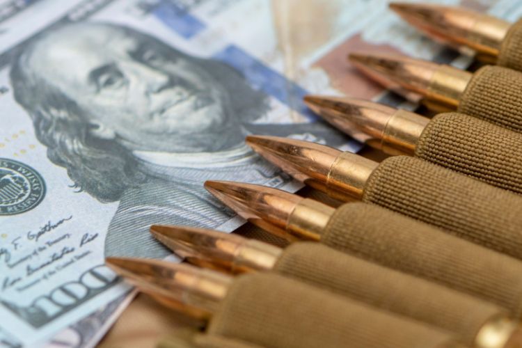 Britaniya silah üçün Kiyevə yüz milyonlarla dollar vəd etdi