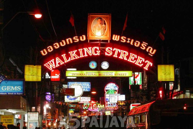 Tailandda turistlərlə transgenderlər arasında dava olub