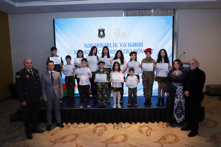 Hərbi xidmət mövzusunda çəkilən rəsm əsərləri nümayiş olunub
